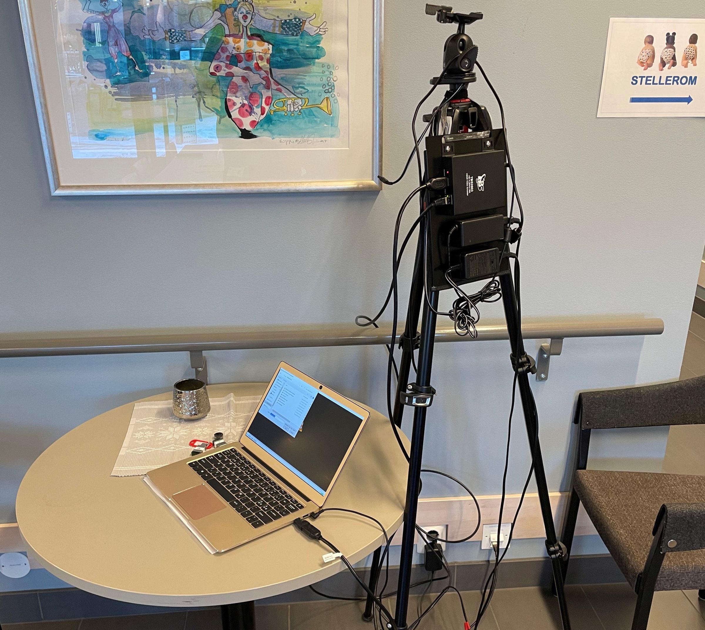 Easy set-up with laptop and camera. Photo: Mikael Karijord